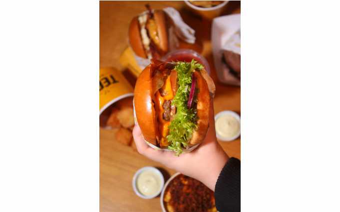 Téga Burger1